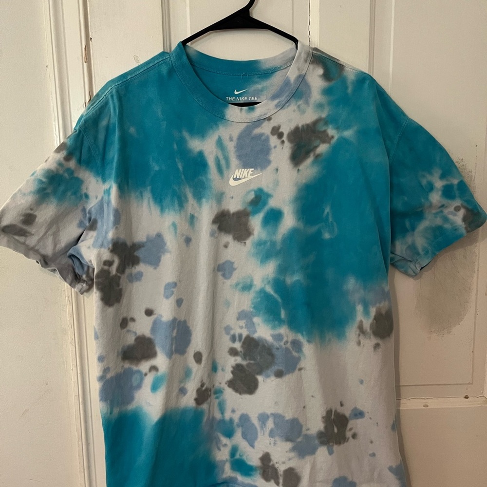 Men’s medium Nike Blue and Gray Short Sleeve Tee